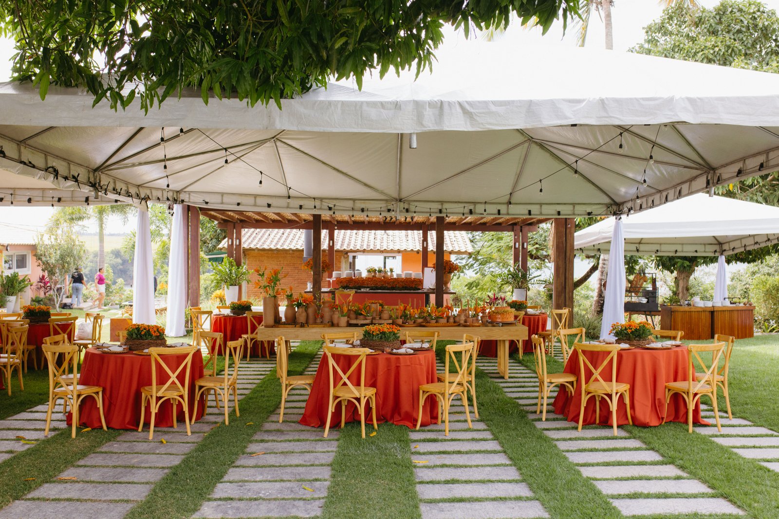 Carpa convencional instalada para evento